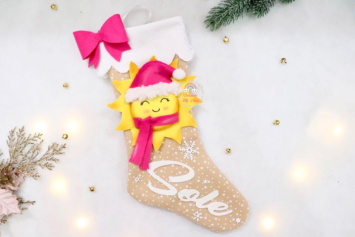 Calza Befana natalizia con il personaggio Sole personalizzato in feltro