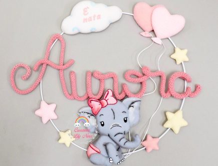Fiocco nascita elefantina con nome Aurora in tricotin