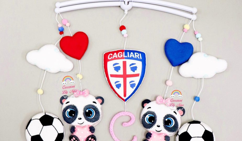 Giostrina culla Panda a tema squadra di calcio Cagliari