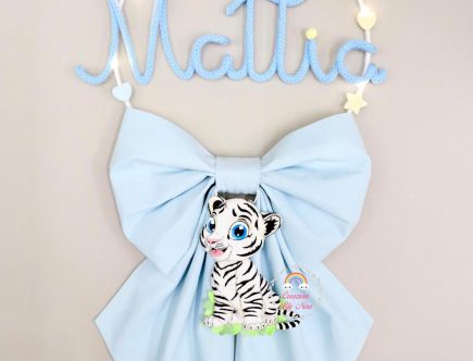 Fiocco nascita tigre bianca con nome Mattia in tricotin, feltro e pannolenci