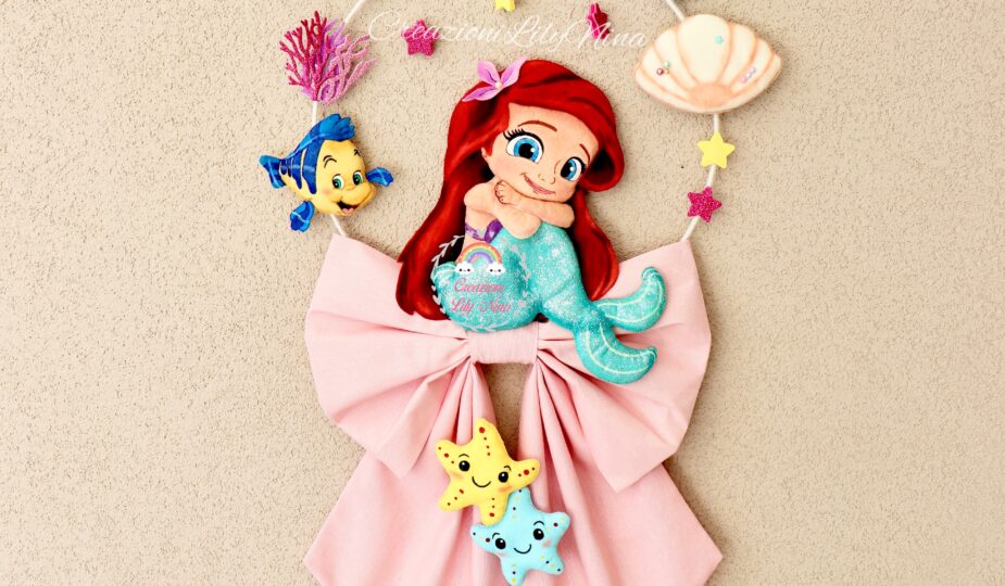 Fiocco nascita sirenetta Ariel con nome Vittoria in tricotin, feltro, pannolenci diy