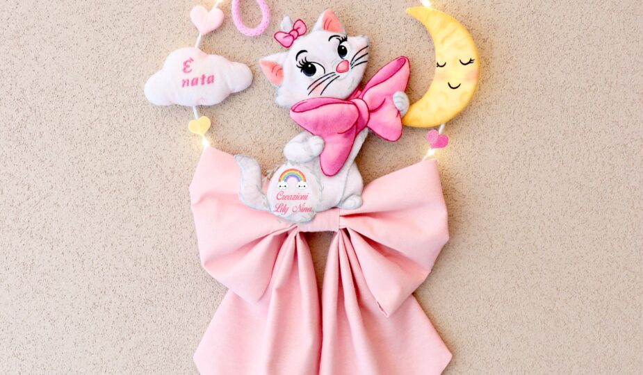 Fiocco nascita gattina Minou nome Ginevra in tricotin feltro pannolenci