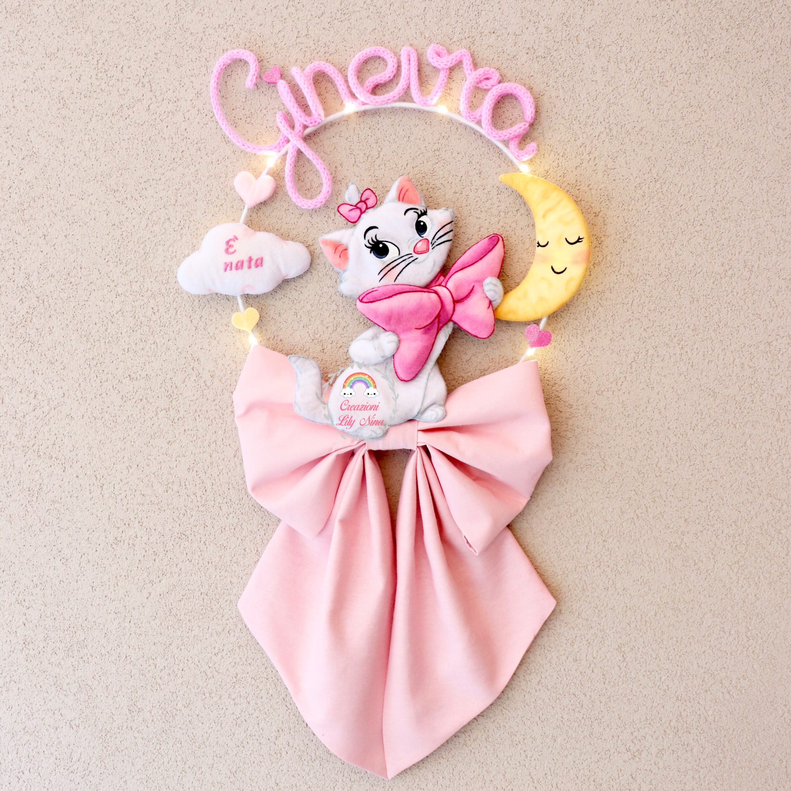 Fiocco nascita gattina Minou nome Ginevra in tricotin feltro pannolenci