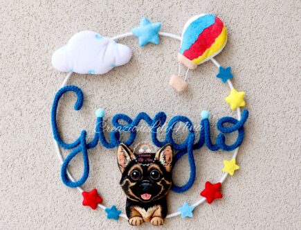 Fiocco nascita con il cucciolo di cane con nome Giorgio in tricotin