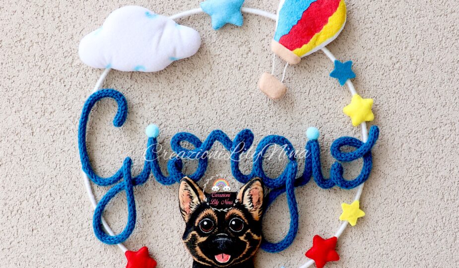 Fiocco nascita con il cucciolo di cane con nome Giorgio in tricotin