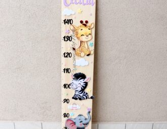 Metro crescita con animali del Safari con nome Cecilia