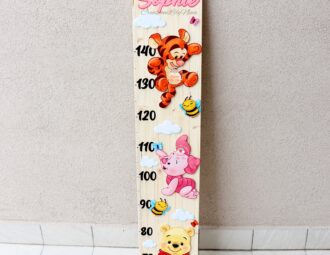 Metro crescita in legno a tema Winnie the Pooh con nome Cecilia