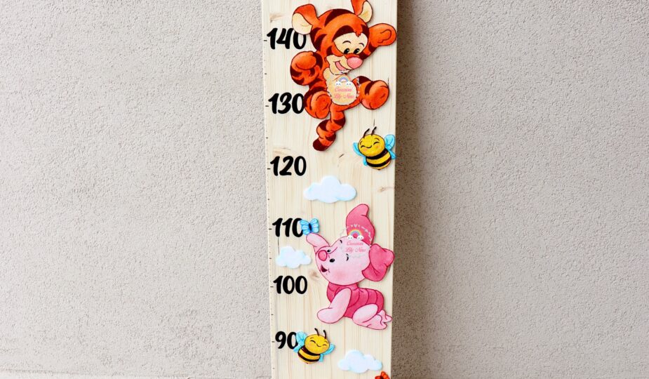 Metro crescita in legno a tema Winnie the Pooh con nome Cecilia