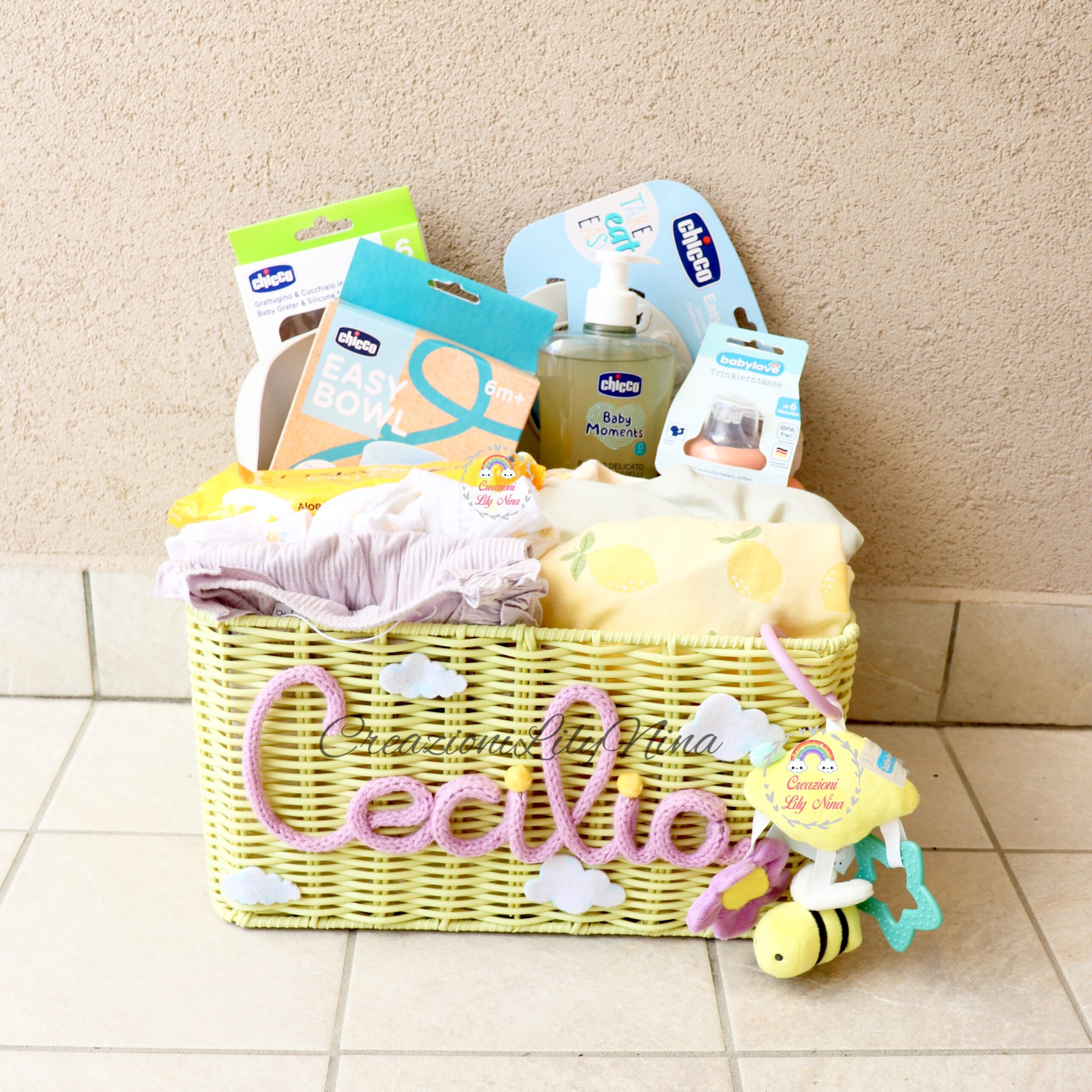 Cesta pannolini con accessori set pappa
